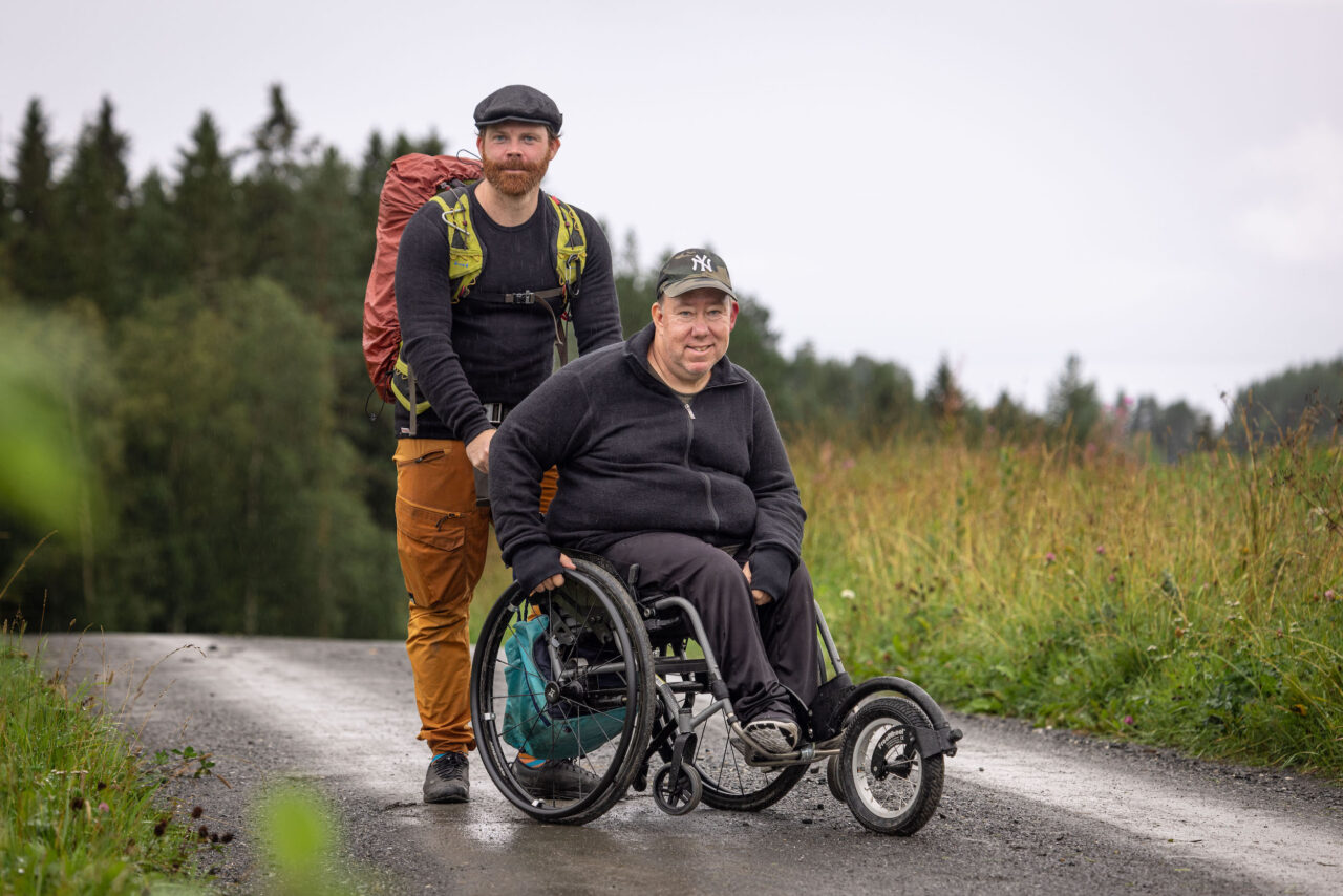 Anders Andrae och Linus Palmqvist på vandring. Foto: Alexander Landström Utemagasinet 