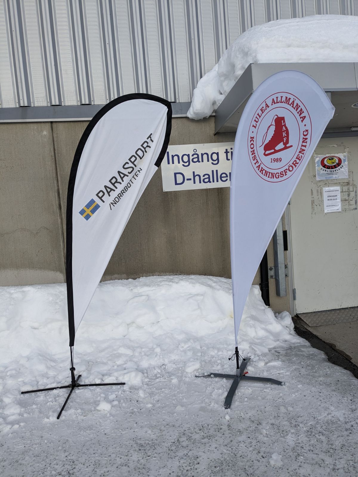 Flaggskepp på loggorna Parasport Norrbotten och Luleå konståkningsklubb