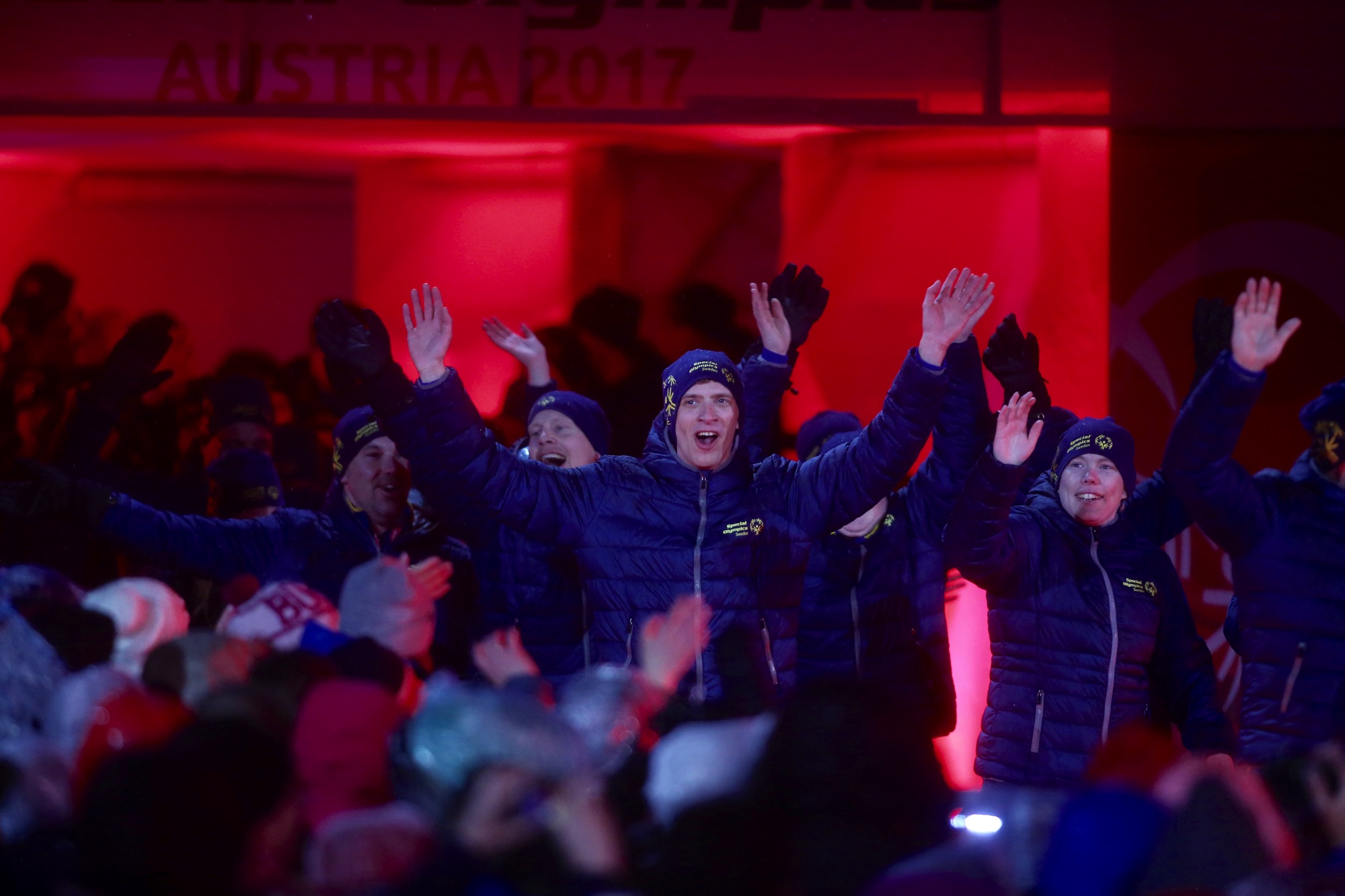 Sverigelaget tågar in på invigningsceremonin av Special Olympics World Winter Games i Österrike 2017.